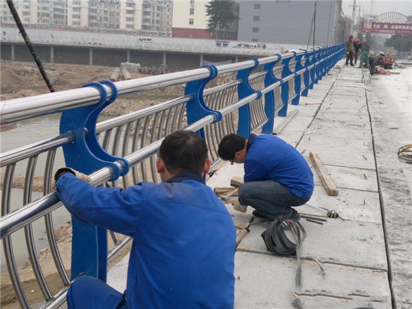 固原不锈钢桥梁护栏除锈维护的重要性及其方法