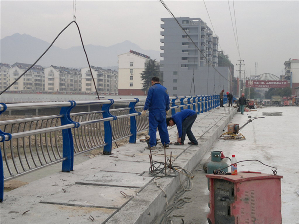 固原不锈钢复合管护栏常见问题及解决方案